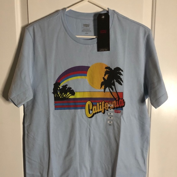 NWT!- Levi vintage vibe California tee - Picture 3 of 5